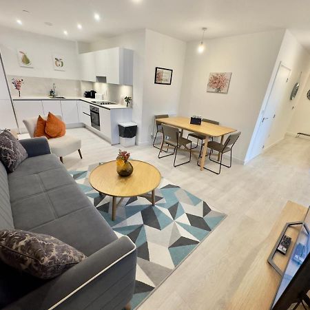 3Bedroom, 2Bathroom, Balcony,Luxury Flat Westfield Лондон Екстериор снимка