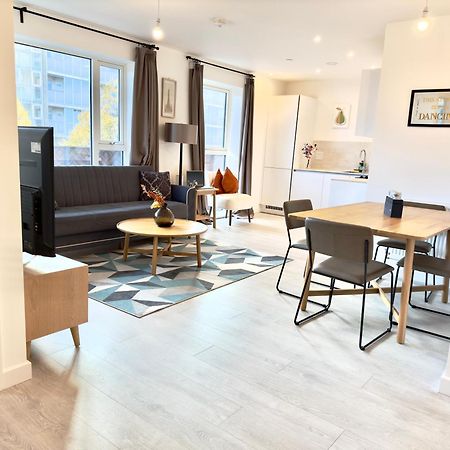 3Bedroom, 2Bathroom, Balcony,Luxury Flat Westfield Лондон Екстериор снимка