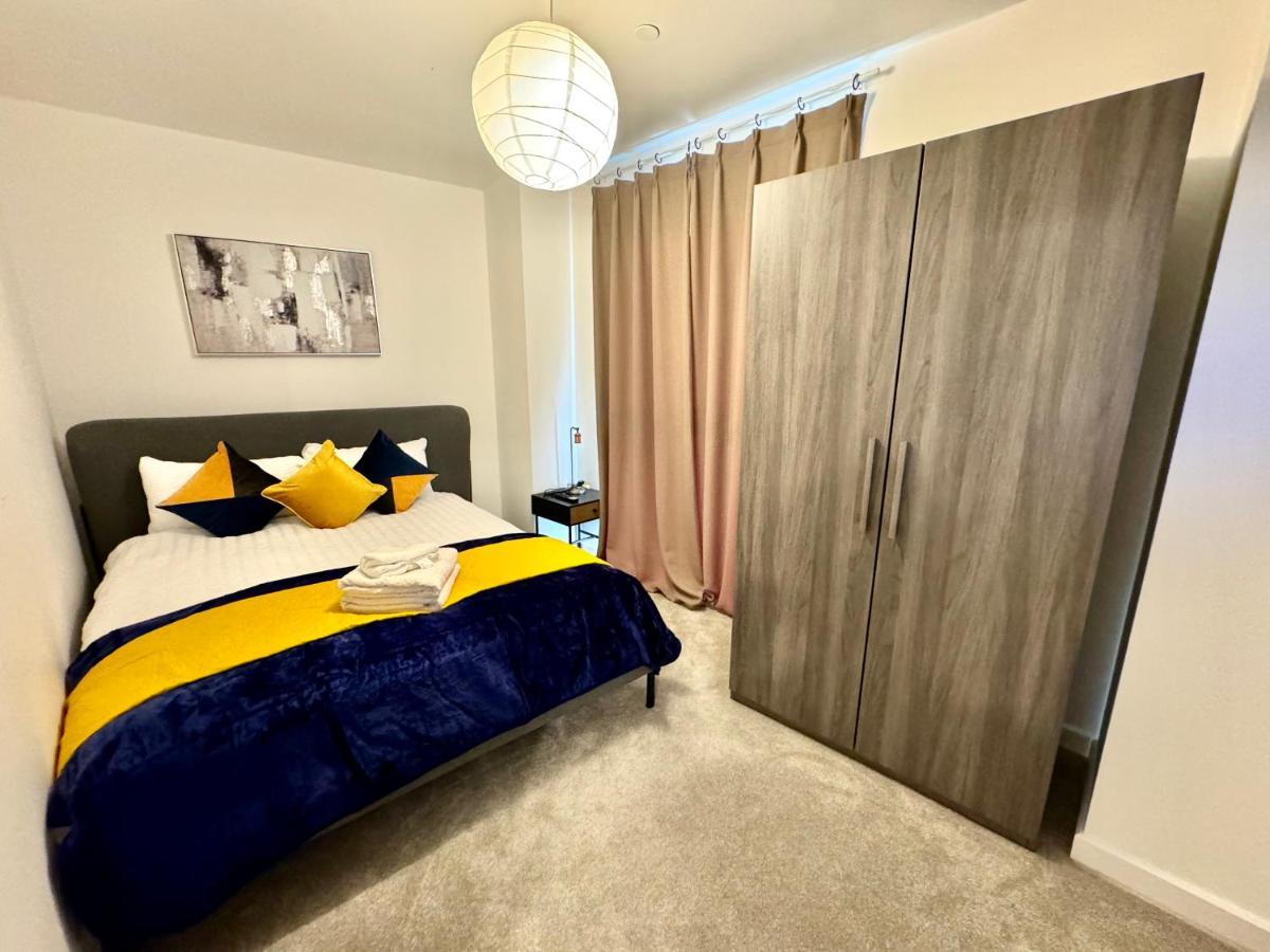 3Bedroom, 2Bathroom, Balcony,Luxury Flat Westfield Лондон Екстериор снимка