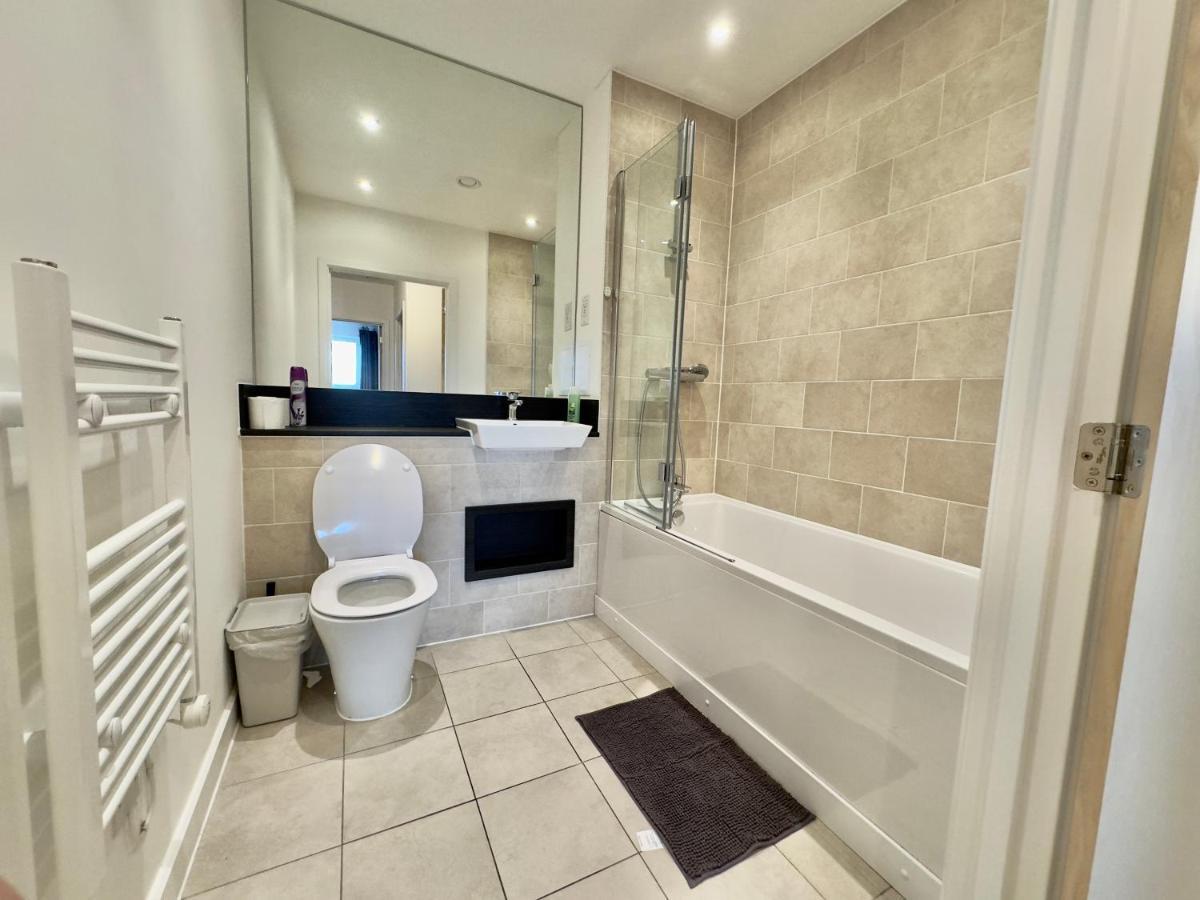 3Bedroom, 2Bathroom, Balcony,Luxury Flat Westfield Лондон Екстериор снимка