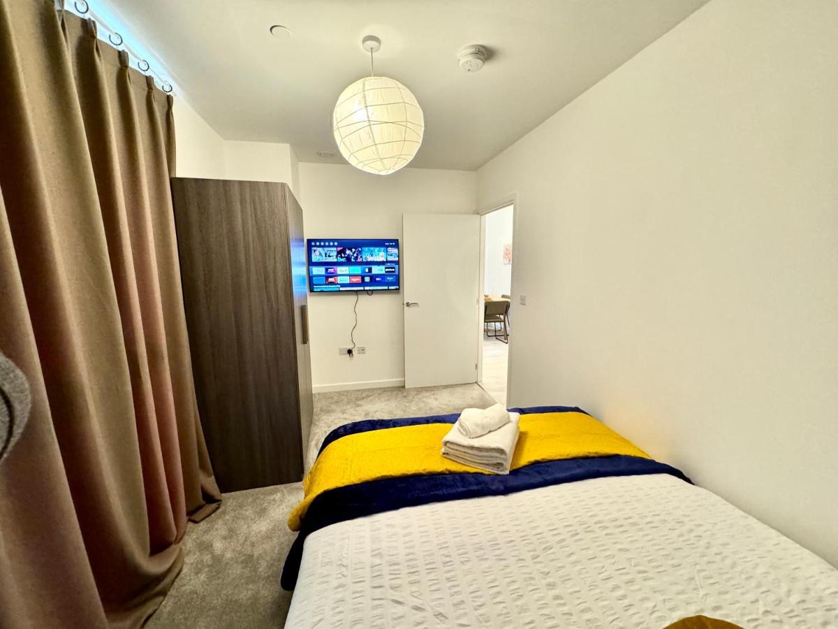 3Bedroom, 2Bathroom, Balcony,Luxury Flat Westfield Лондон Екстериор снимка