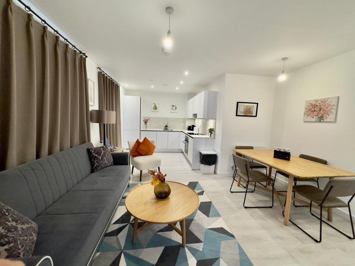 3Bedroom, 2Bathroom, Balcony,Luxury Flat Westfield Лондон Екстериор снимка