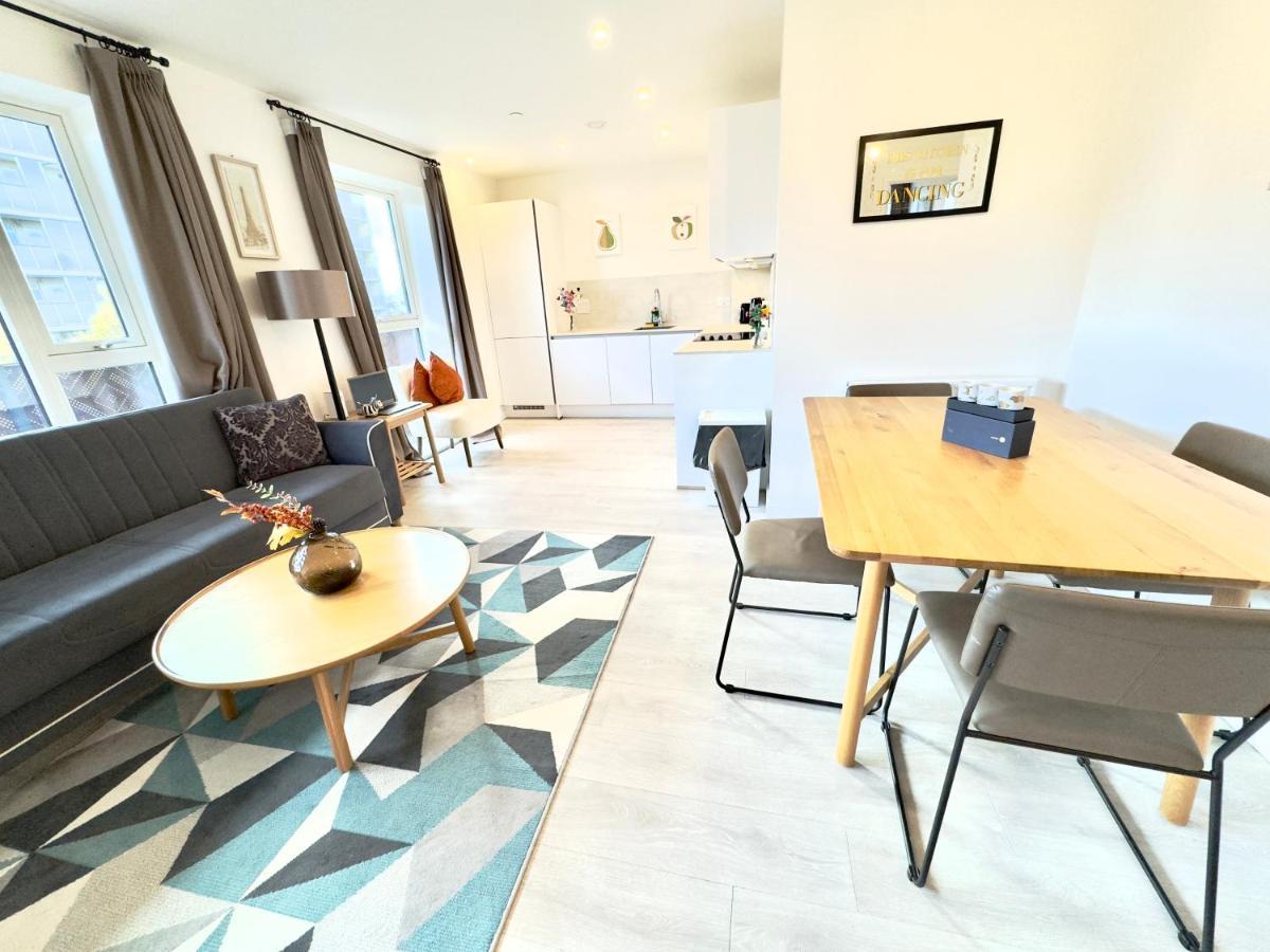 3Bedroom, 2Bathroom, Balcony,Luxury Flat Westfield Лондон Екстериор снимка