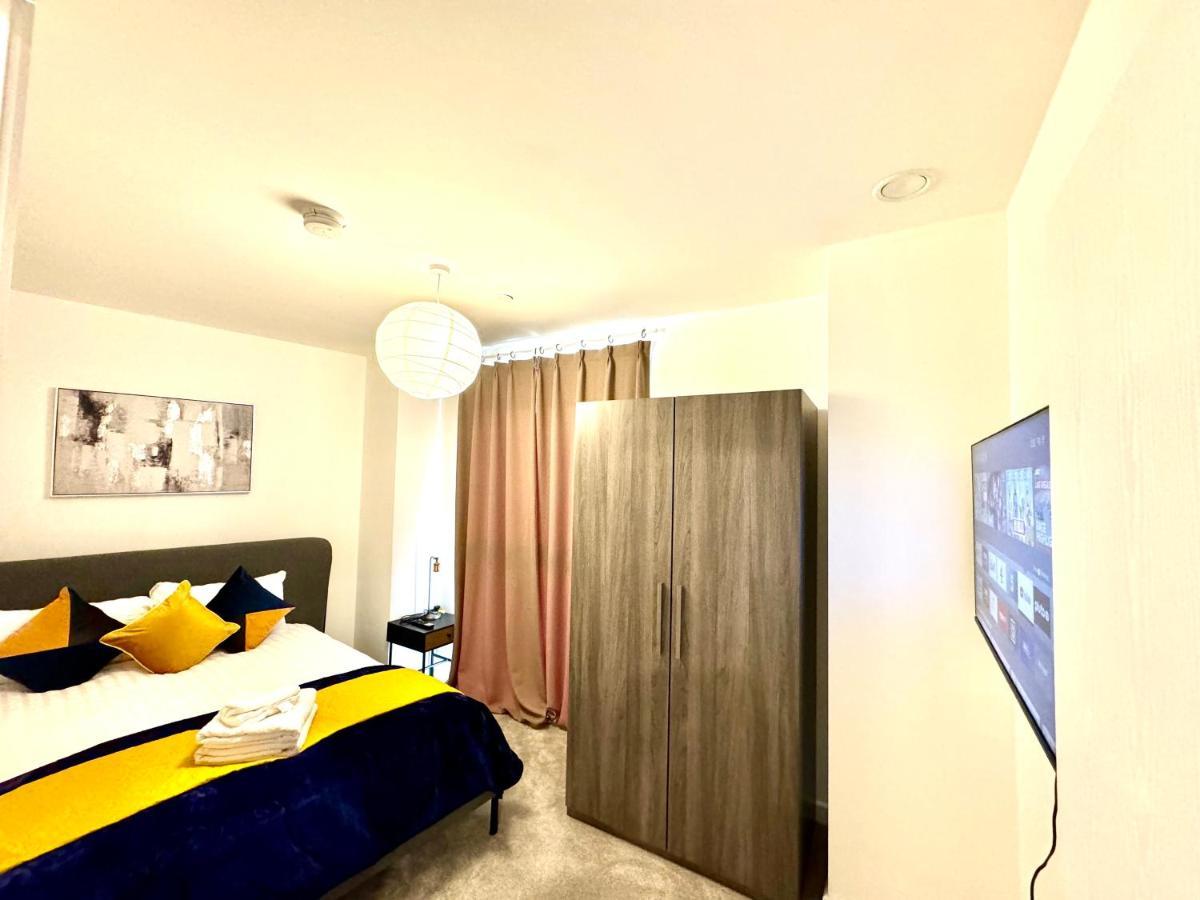 3Bedroom, 2Bathroom, Balcony,Luxury Flat Westfield Лондон Екстериор снимка