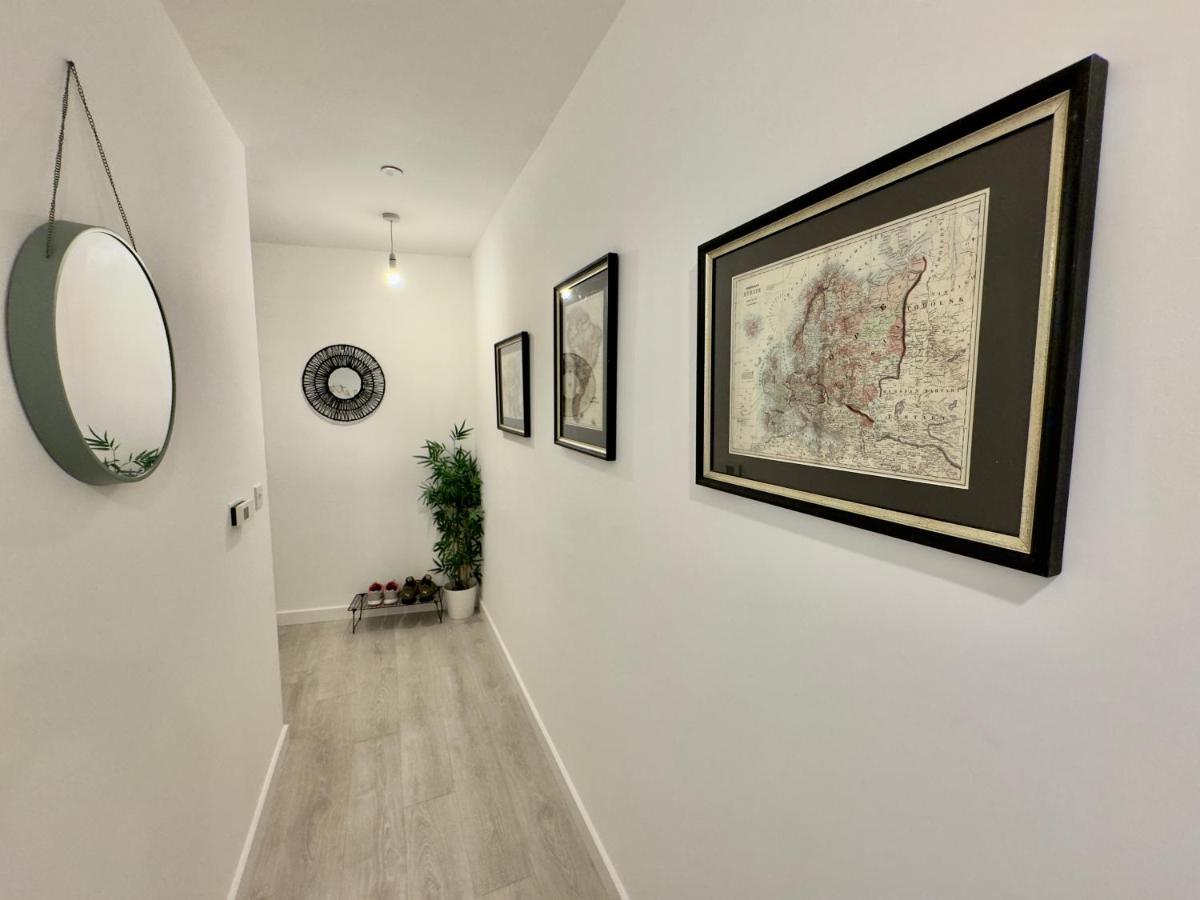 3Bedroom, 2Bathroom, Balcony,Luxury Flat Westfield Лондон Екстериор снимка