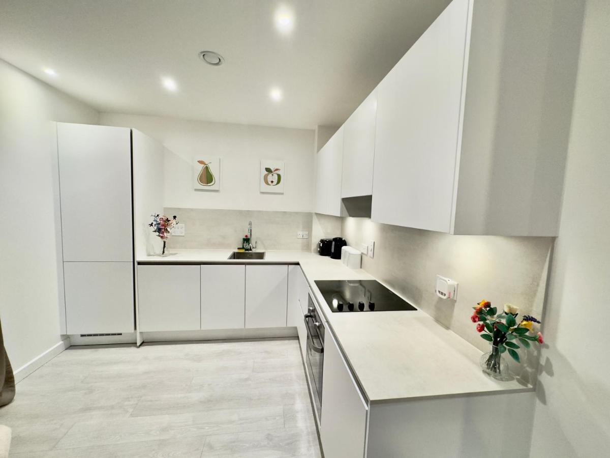 3Bedroom, 2Bathroom, Balcony,Luxury Flat Westfield Лондон Екстериор снимка