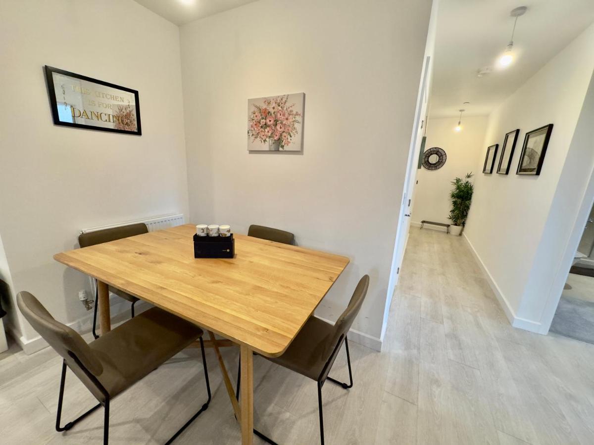 3Bedroom, 2Bathroom, Balcony,Luxury Flat Westfield Лондон Екстериор снимка