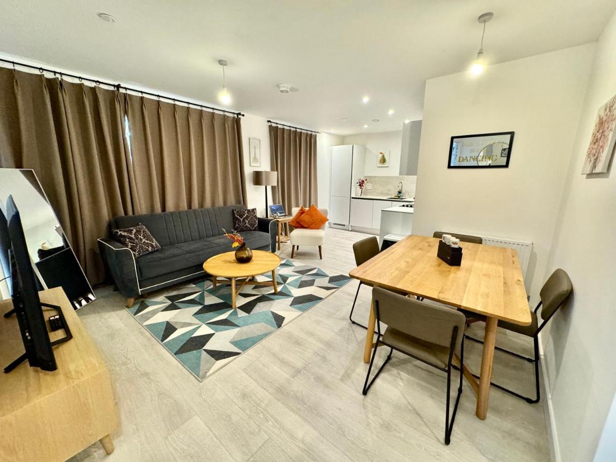 3Bedroom, 2Bathroom, Balcony,Luxury Flat Westfield Лондон Екстериор снимка