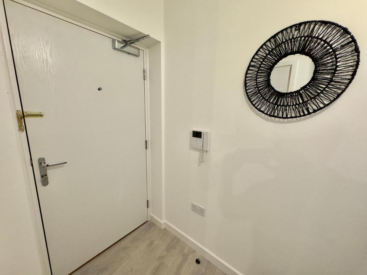 3Bedroom, 2Bathroom, Balcony,Luxury Flat Westfield Лондон Екстериор снимка