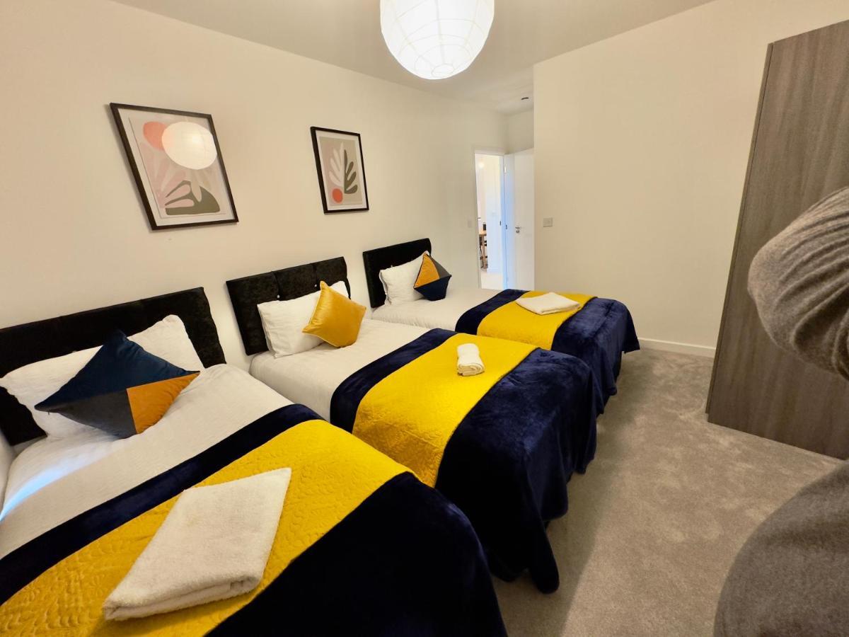3Bedroom, 2Bathroom, Balcony,Luxury Flat Westfield Лондон Екстериор снимка