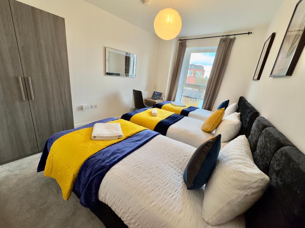 3Bedroom, 2Bathroom, Balcony,Luxury Flat Westfield Лондон Екстериор снимка