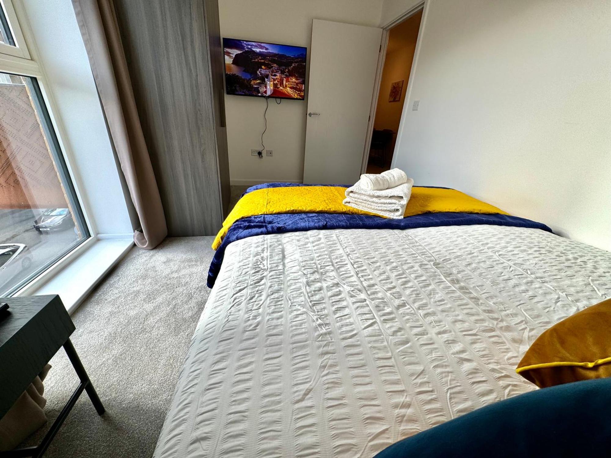 3Bedroom, 2Bathroom, Balcony,Luxury Flat Westfield Лондон Екстериор снимка