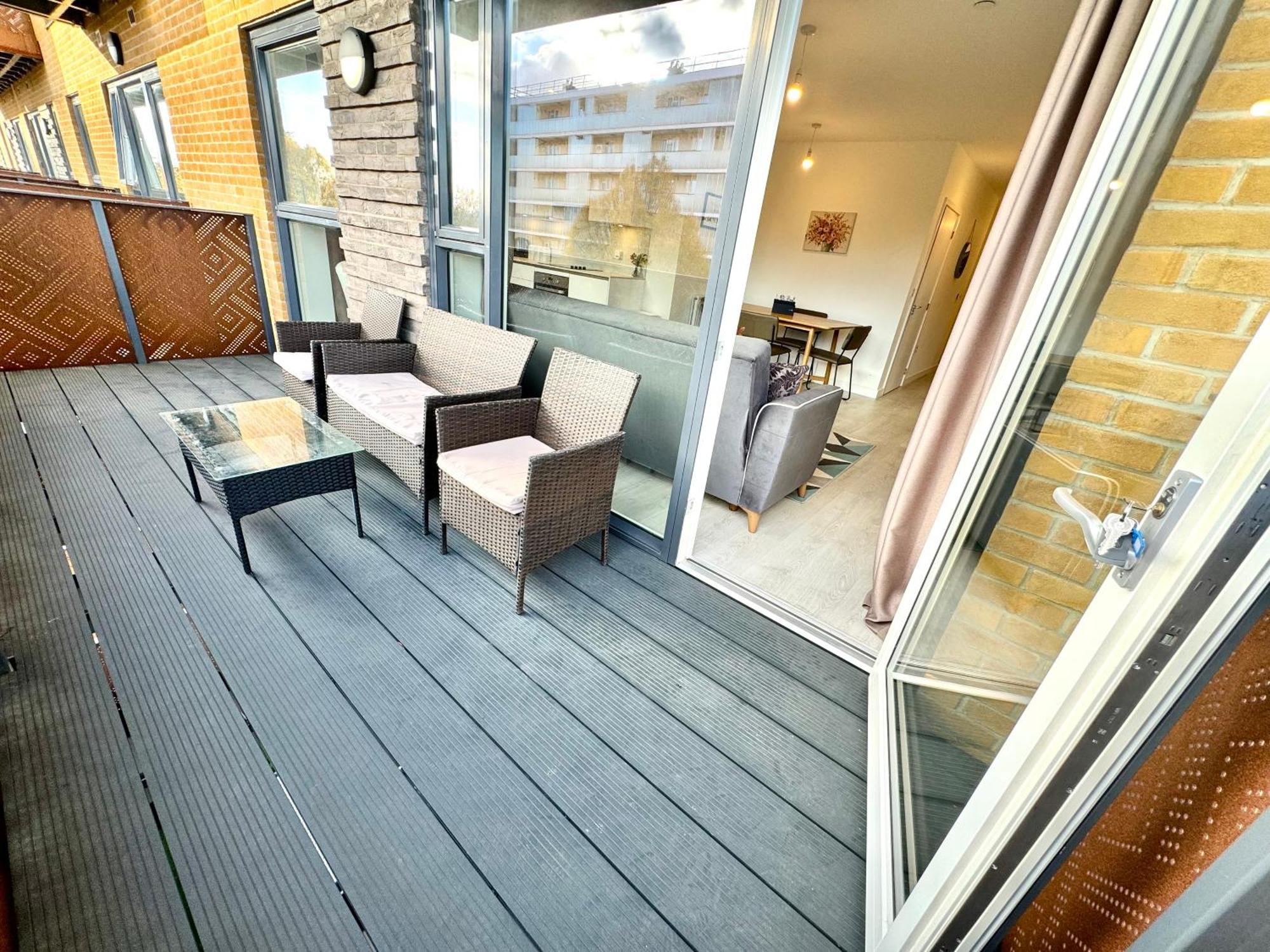 3Bedroom, 2Bathroom, Balcony,Luxury Flat Westfield Лондон Екстериор снимка